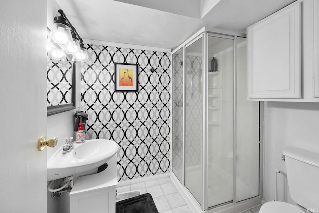 full bath with toilet, visible vents, and a stall shower