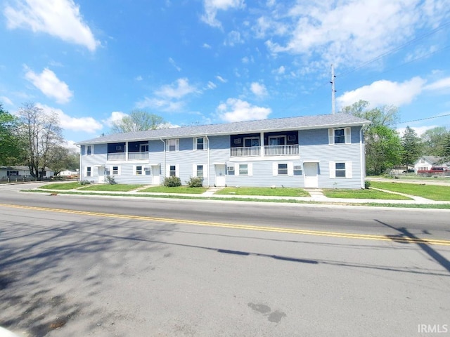 2225 S Hoyt Ave, Muncie, IN 47302 - view of front of house with a balcony