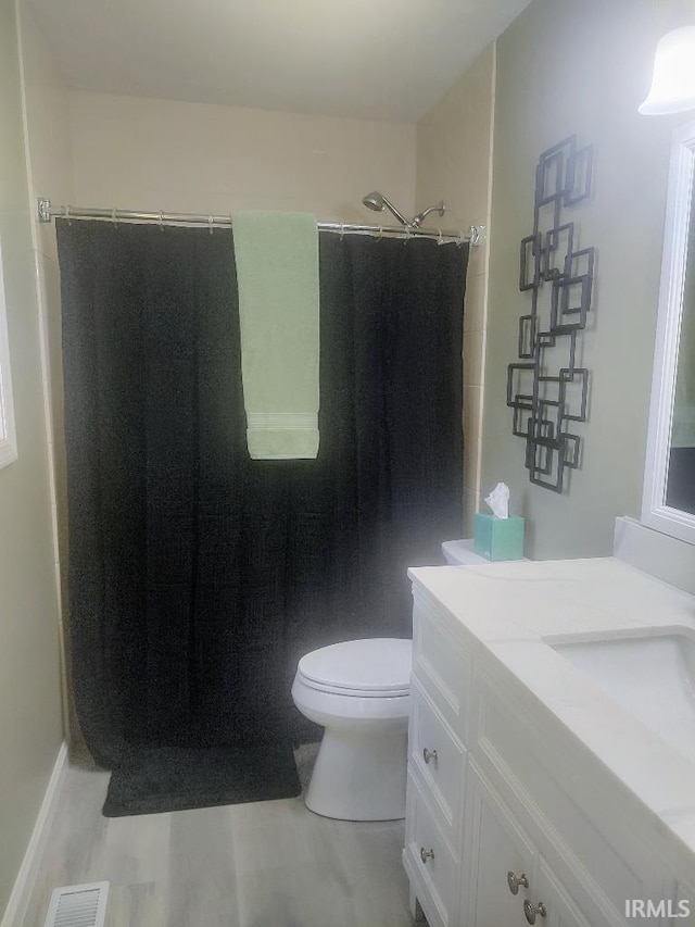 337 W White Pine Ct, Bloomington, IN 47403 - bathroom featuring vanity, curtained shower, visible vents, and toilet