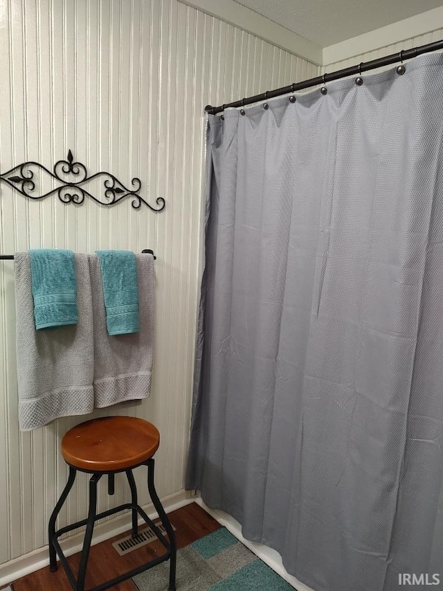 337 W White Pine Ct, Bloomington, IN 47403 - bathroom featuring visible vents, wood finished floors, and baseboards