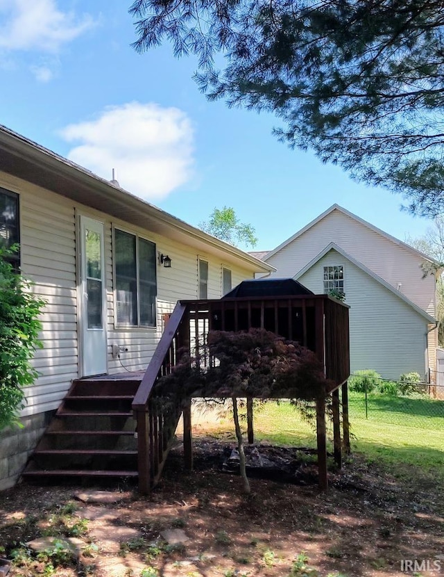 337 W White Pine Ct, Bloomington, IN 47403 - rear view of house with a wooden deck