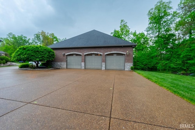 5318 Claiborn Ct, Newburgh, IN 47630 - garage featuring driveway