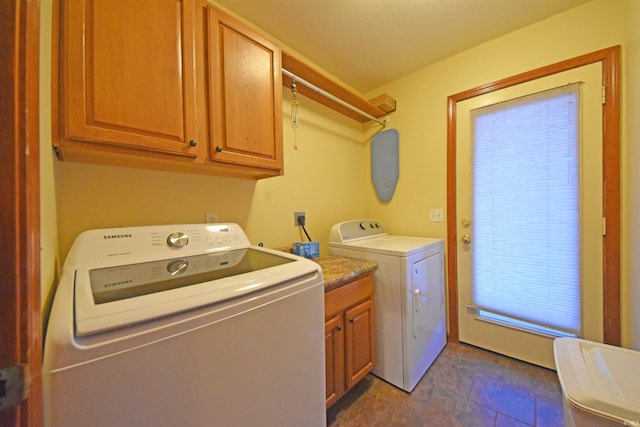 laundry area featuring cabinet space and washer and clothes dryer