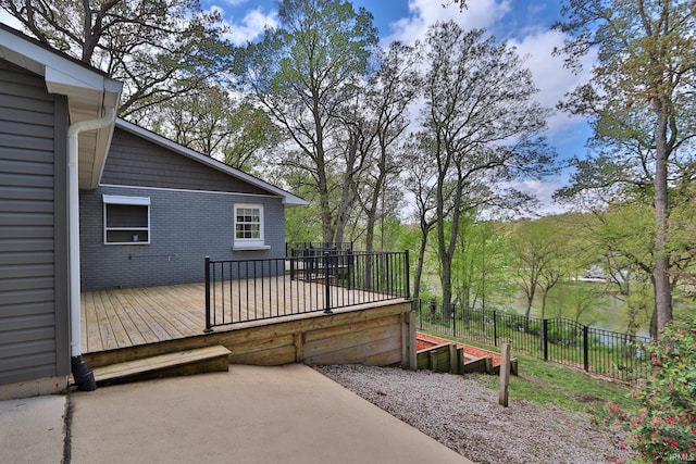 1776 N Royal Oaks Dr, Monticello, IN 47960 - deck with fence