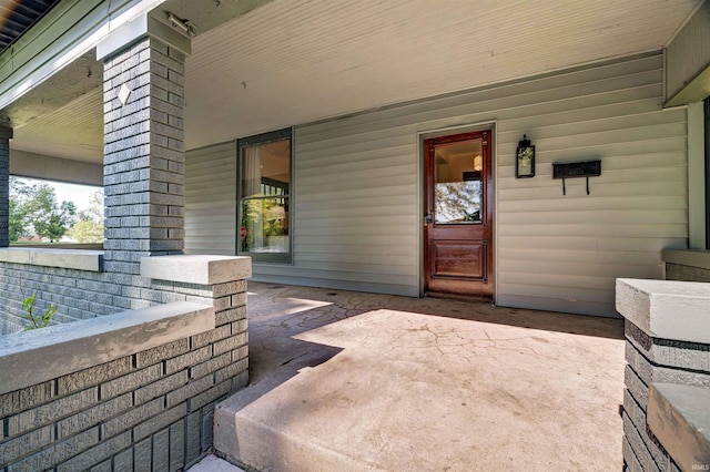 489 S Lincoln St, Orleans, IN 47452 - view of exterior entry with a porch