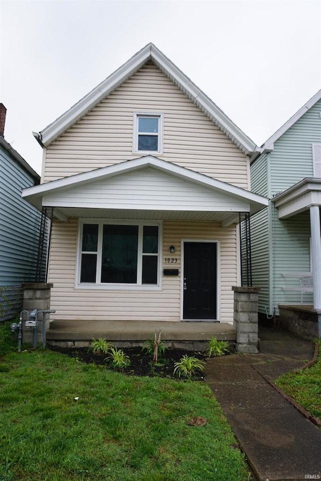 1023 W Franklin St, Evansville, IN 47710 - shotgun-style home with a porch and a front yard
