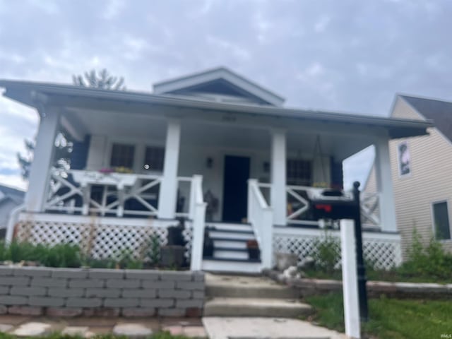 2515 Hubertus Ave, Fort Wayne, IN 46805 - bungalow featuring a porch