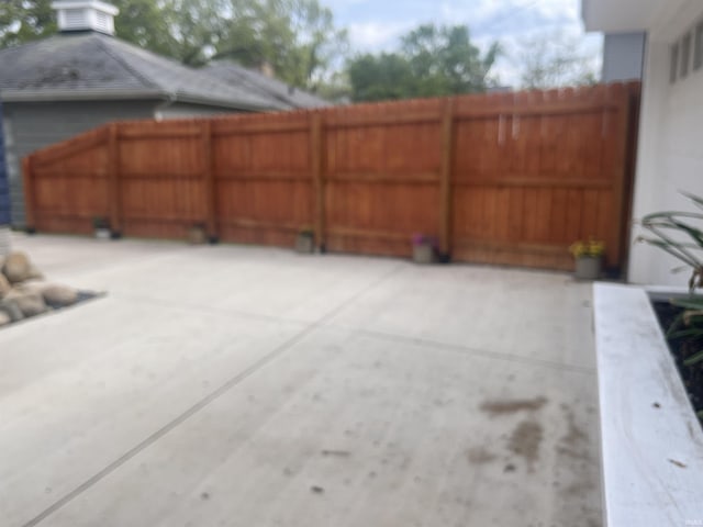2515 Hubertus Ave, Fort Wayne, IN 46805 - view of patio / terrace