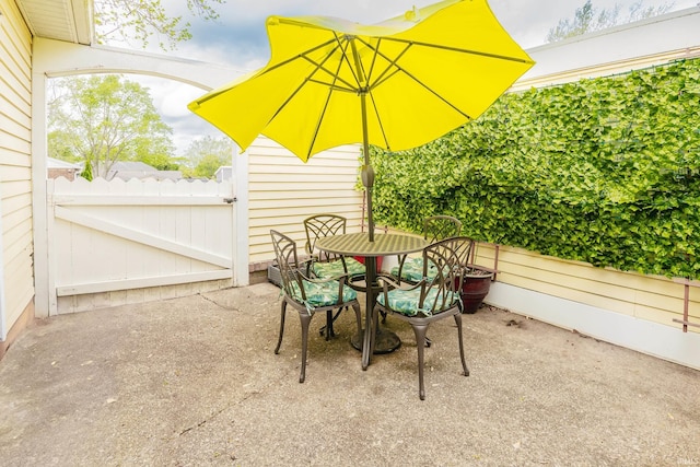 1005 E Buckingham Dr, Bloomington, IN 47401 - view of patio / terrace featuring a gate