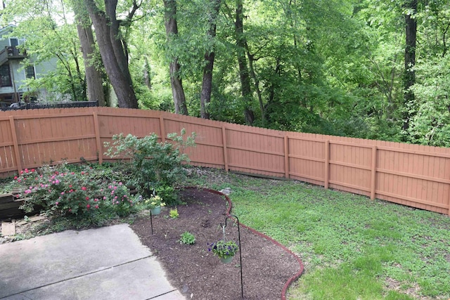view of fenced backyard