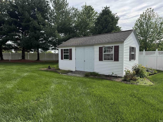view of outdoor structure with an outbuilding