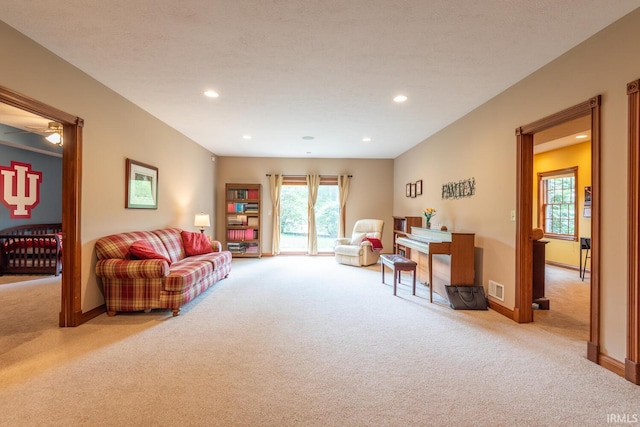 living room featuring carpet floors, healthy amount of natural light, recessed lighting, and baseboards