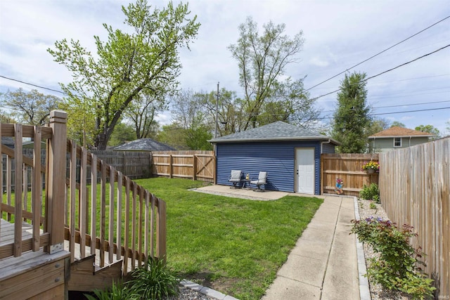 view of yard with a patio