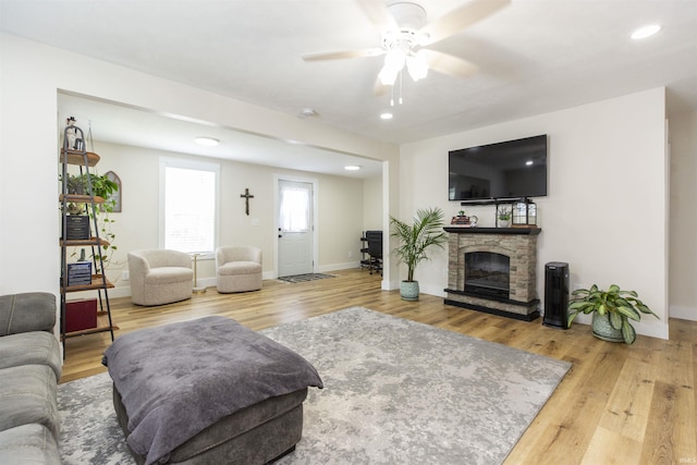 living area with a ceiling fan, wood finished floors, baseboards, and recessed lighting