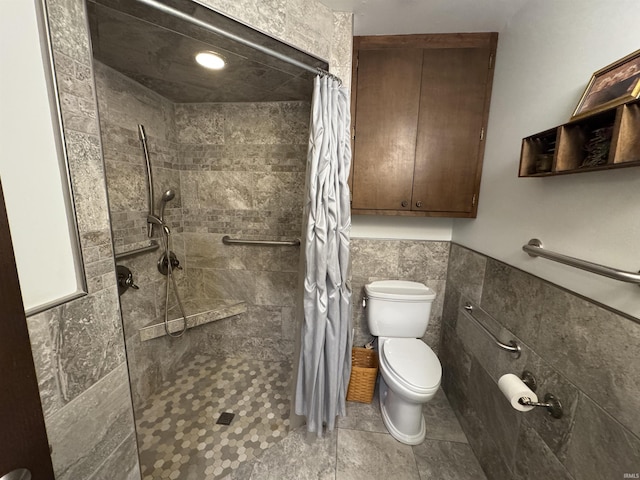 10059 Quince Rd, Plymouth, IN 46563 - bathroom with a tile shower, toilet, tile walls, and a wainscoted wall