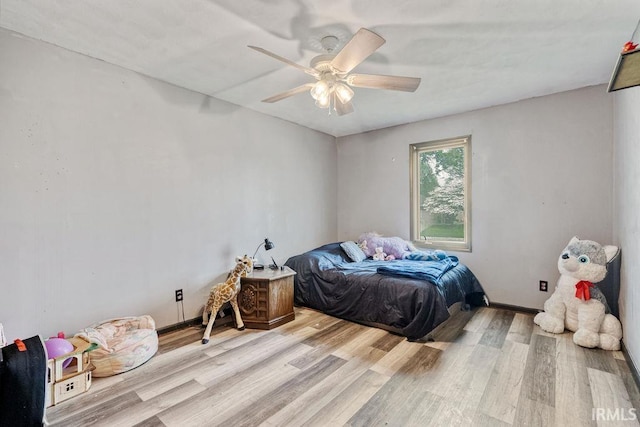 bedroom featuring wood finished floors and a ceiling fan
