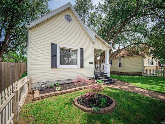 view of front of home featuring crawl space