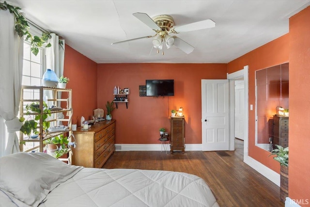 400 S Clay St, Frankfort, IN 46041 - bedroom featuring wood finished floors and baseboards