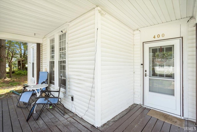400 S Clay St, Frankfort, IN 46041 - wooden deck with a porch