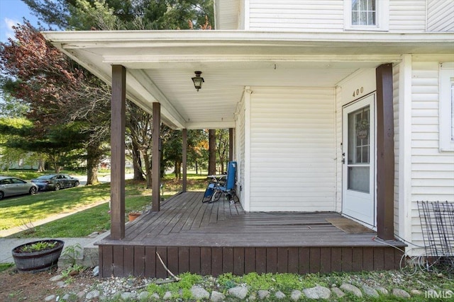 400 S Clay St, Frankfort, IN 46041 - wooden deck featuring a porch