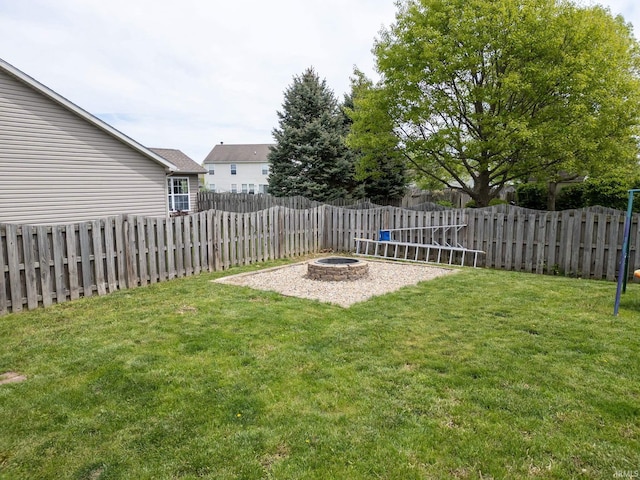 view of yard featuring a fire pit