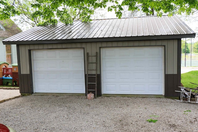 1008 E Walnut St, Petersburg, IN 47567 - view of detached garage