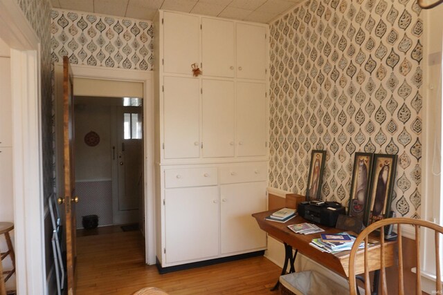 1208 Leeper Ave, South Bend, IN 46617 - hallway featuring light wood-style floors and wallpapered walls
