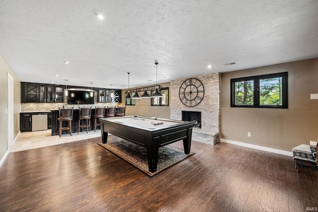 51167 Huntington Ln, Granger, IN 46530 - game room featuring bar with sink, wood finished floors, baseboards, a textured ceiling, and pool table