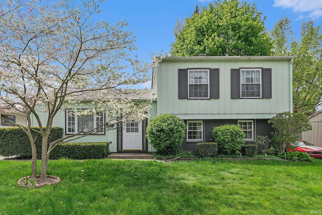 view of front facade with a front yard