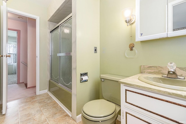full bathroom with toilet, enclosed tub / shower combo, vanity, and baseboards