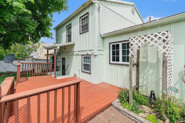 deck featuring fence