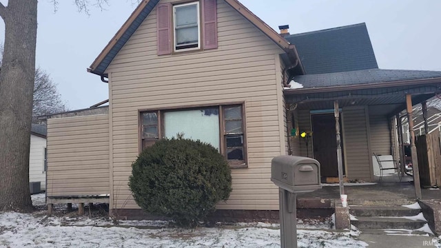 view of front of home with a shingled roof