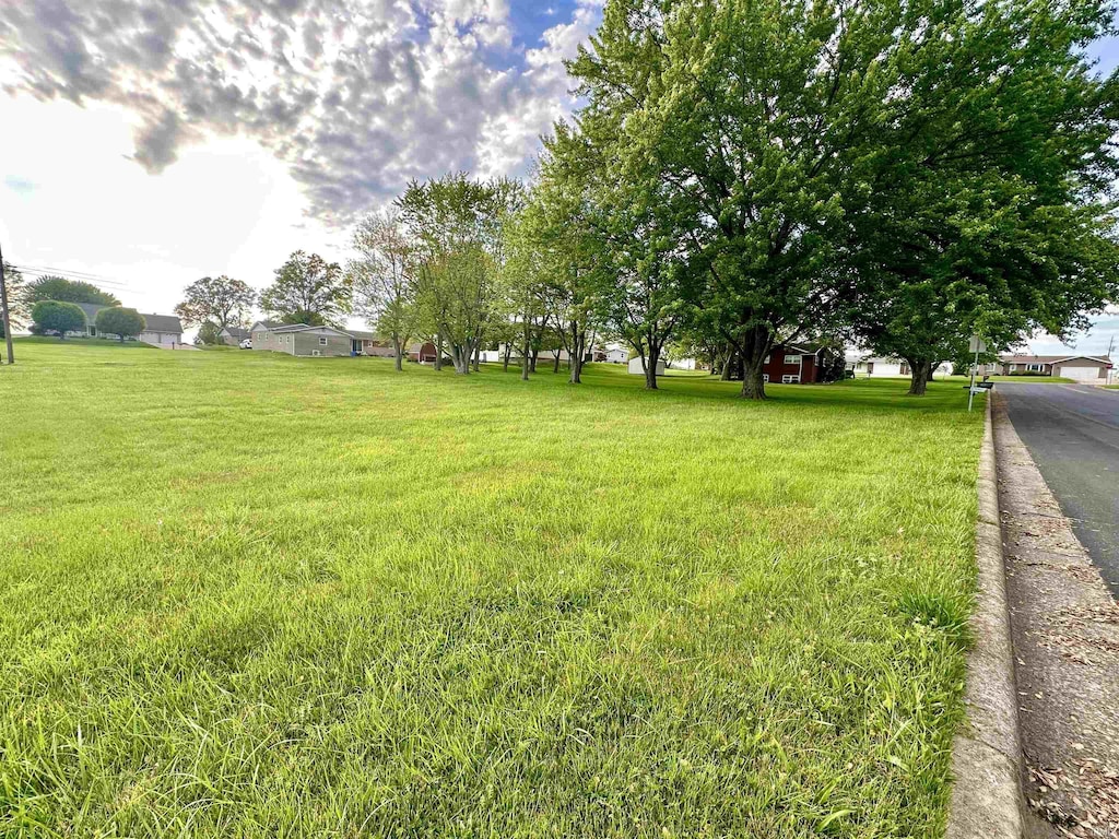 N Leland Dr, Huntingburg, IN 47542