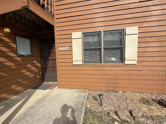 9607 S Lake Ridge Dr, Bloomington, IN 47401 - view of property entrance