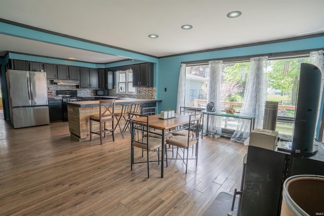 dining space with dark wood-style flooring and recessed lighting