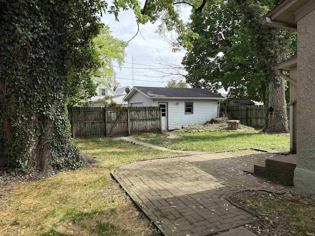 view of yard featuring a patio