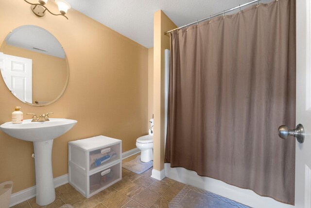 3090 Kellygreen Dr, Angola, IN 46703 - full bath featuring toilet, baseboards, tile patterned floors, and a sink