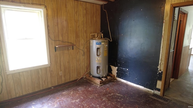 3927 E Driftwood Loop, Monticello, IN 47960 - utility room with electric water heater