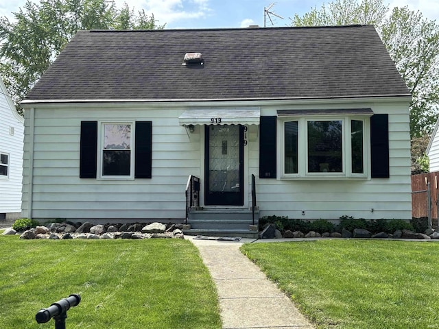 919 Kensington Blvd, Fort Wayne, IN 46805 - view of front of house with roof with shingles