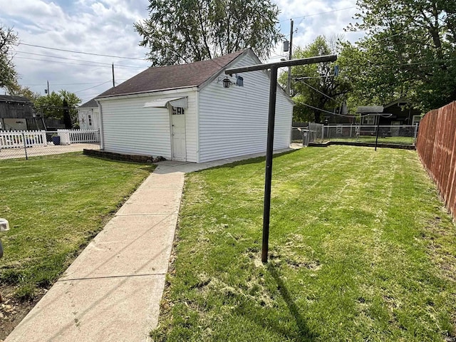 919 Kensington Blvd, Fort Wayne, IN 46805 - view of yard with an outdoor structure