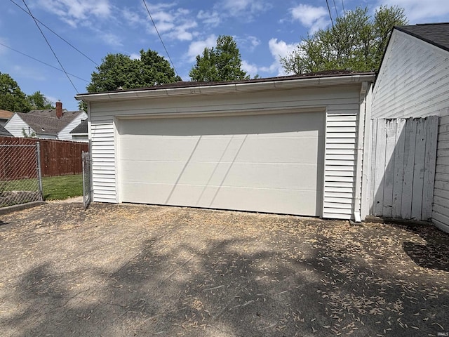 919 Kensington Blvd, Fort Wayne, IN 46805 - view of garage