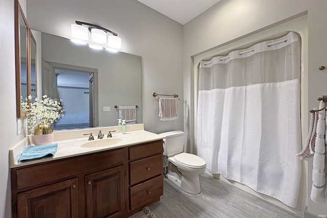 full bath with wood finished floors, toilet, vanity, and a shower with shower curtain