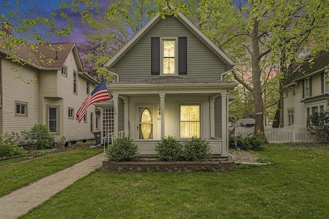 view of front of property featuring covered porch