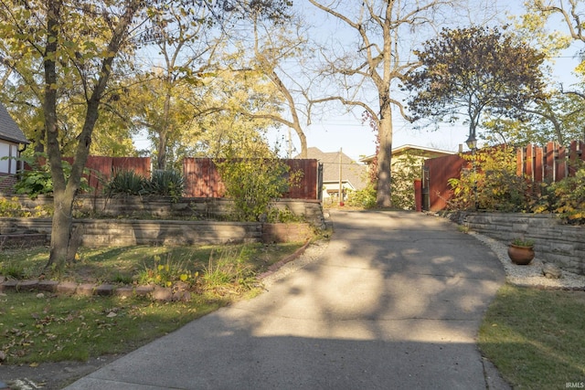 view of front of house featuring fence