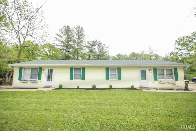 1831/1833 S Maxwell St, Bloomington, IN 47401 - ranch-style house with a front yard