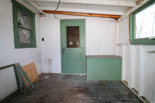 1008 W Elm St, Hartford City, IN 47348 - empty room with concrete block wall