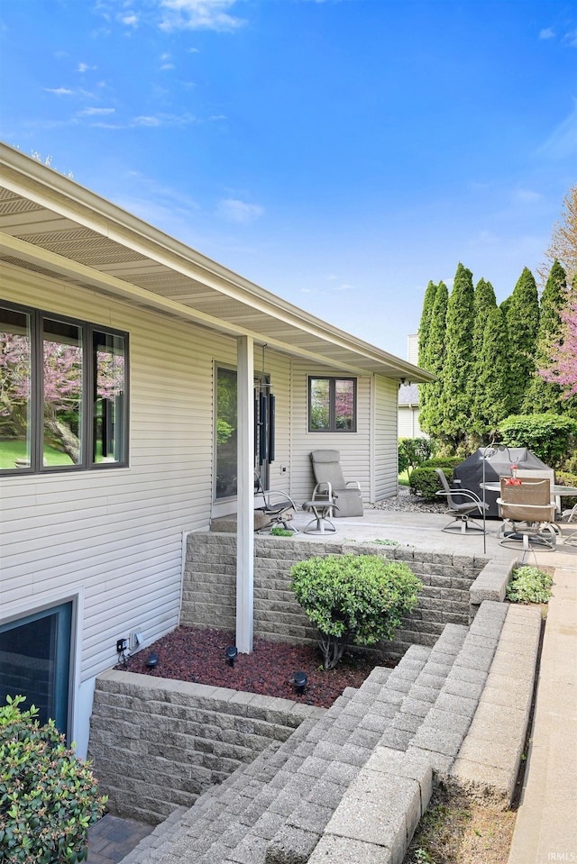 view of front of property featuring a patio area