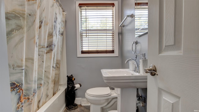 208 S Ohio St, Chandler, IN 47610 - bathroom featuring baseboards, toilet, healthy amount of natural light, and shower / tub combo