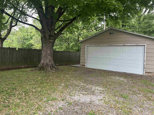 2705 Edgar St, Evansville, IN 47710 - detached garage with fence