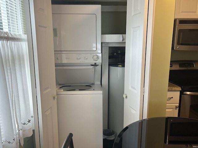 2705 Edgar St, Evansville, IN 47710 - laundry area with stacked washing machine and dryer and water heater